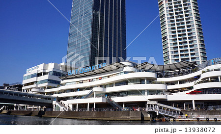 横浜港運河水面からのベイクウォーター 13938072