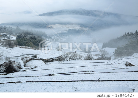 雪煙る棚田 雪煙る棚田 13941427