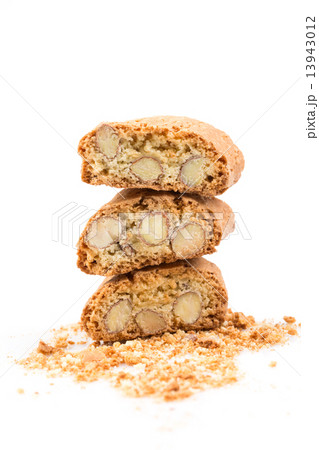 Italian cantuccini cookie with almond 13943012