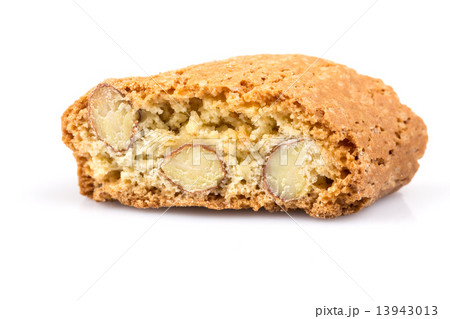 Italian cantuccini cookie with almond 13943013