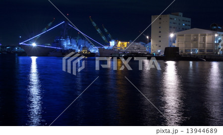 横須賀港　アメリカ海軍　イージス艦　ラッセン　Destroyer-LASSEN　ミサイル駆逐艦　夜景 13944689