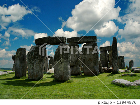 Summer Stonehenge in the background of a cloudy sky. Summer Stonehenge in the background of a cloudy sky. 13944976