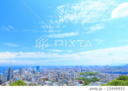 都市風景　高層ビル群 13946833