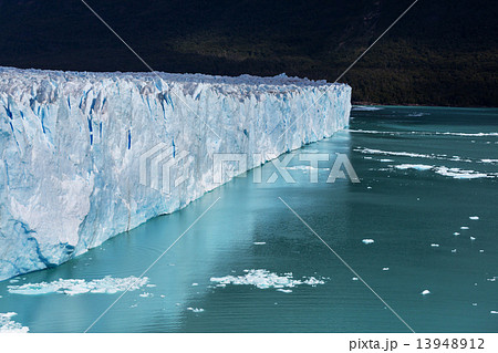 Glacier in Argentina Glacier in Argentina 13948912
