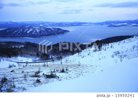 美幌峠から見た屈斜路湖 13950241