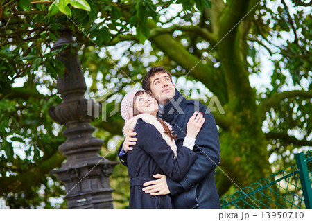 Romantic couple on Montmartre in Paris 13950710