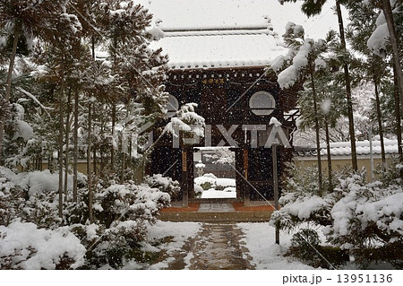 雪の源光庵 13951136