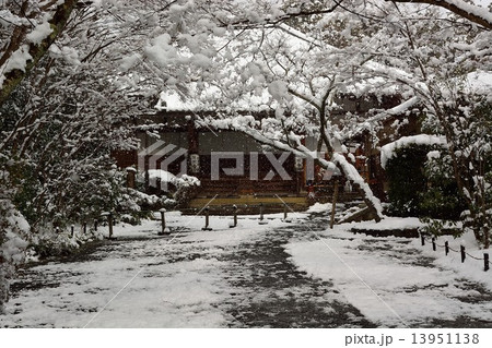 雪の京都常照寺 13951138