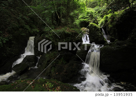 岡山県　鳴滝峡　三段滝 13951935