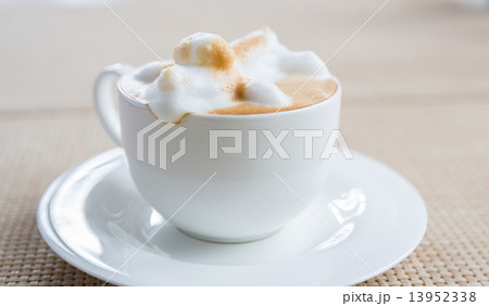 Coffee latte art 13952338
