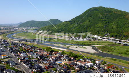 河原城から見た霊石山と千代川と出合橋 13952862