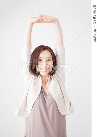 ストレッチをする女性 13954629