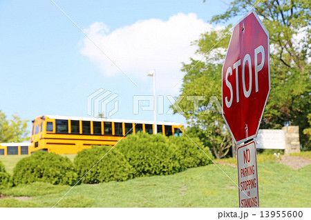 アメリカのバス停 アメリカのバス停 13955600