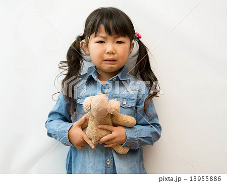泣いている女の子 泣いている女の子 13955886