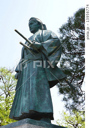 新選組副長･土方歳三の像（高幡不動尊(金剛寺)／東京都日野市高幡） 13956774