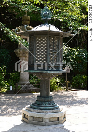銅製の灯籠(高幡不動尊(金剛寺)/東京都日野市高幡) 銅製の灯籠(高幡不動尊(金剛寺)/東京都日野市高幡) 13956782