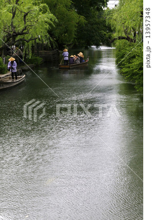 くらしき川を小舟で遊覧 13957348
