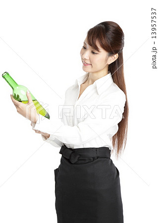 女性ソムリエ 女性ソムリエ 13957537