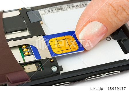 Hand install sim card to mobile phone 13959157