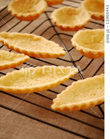 ボート型&タルトレット型　空焼き（縦位置） 13960443