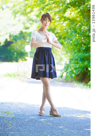 緑と女性 13961496