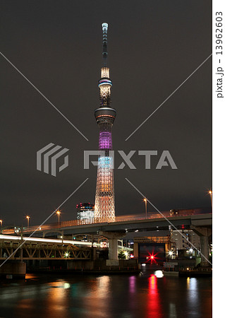 東京スカイツリー　バレンタインライトアップ　ラブリーショコラ 13962603