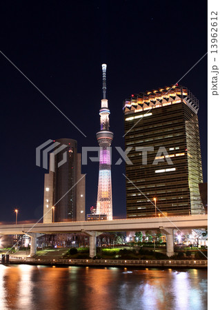 東京スカイツリー　バレンタインライトアップ　ラブリーショコラ 13962612