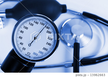 Scale of pressure and stethoscope 13962663