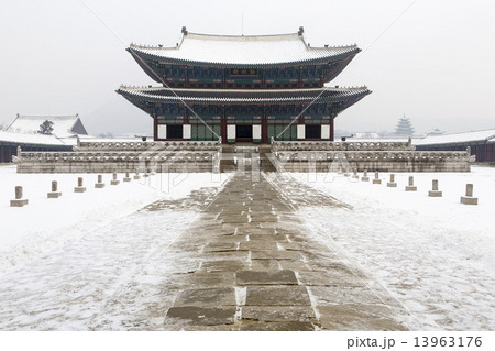 beautiful gyeongbok palace in soul, south korea - under snow, winter 13963176