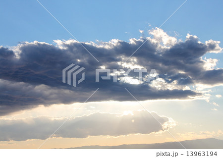 夕日の差し込む時間 13963194
