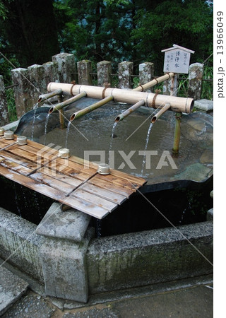 手水舎(青岸渡寺/和歌山県東牟婁郡那智勝浦町那智山) 手水舎(青岸渡寺/和歌山県東牟婁郡那智勝浦町那智山) 13966049