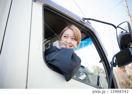 strong woman 13966542