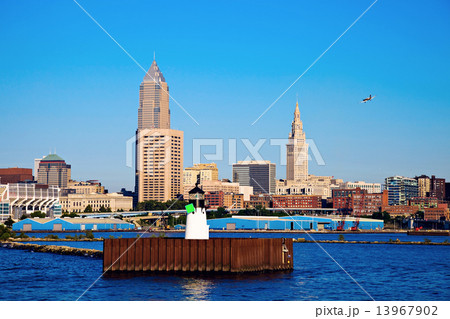 Little plane flying over Cleveland 13967902