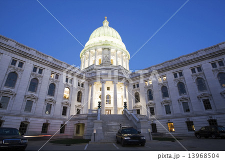 Police cars in front of State Capitol 13968504