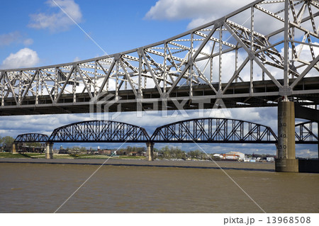 Bridges between Kentucky and Indiana 13968508