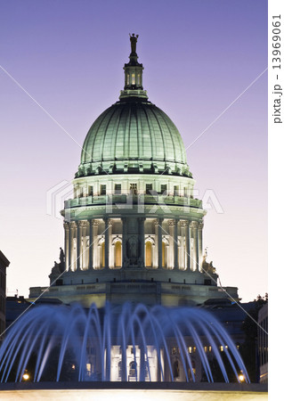 Madison, Wisconsin - State Capitol 13969061