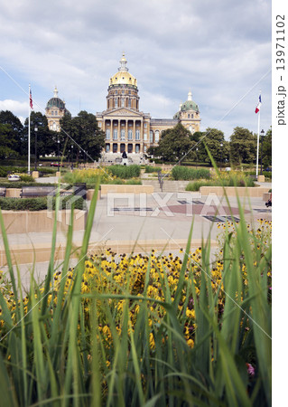 Des Moines, Iowa - State Capitol Building 13971102