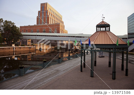 Lansing - riverwalk 13971586