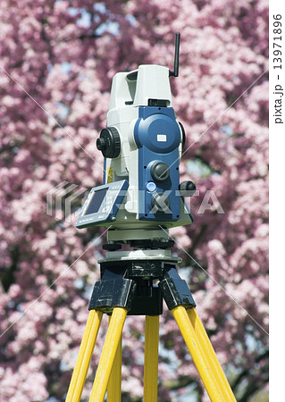 Spring surveying 13971896