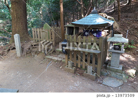 鞍馬寺　義経公背比石と遮那王堂 13973509