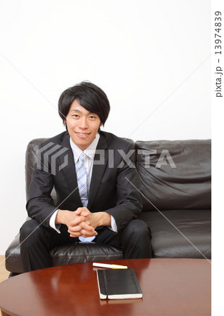 T様商談中 （商談中の男性の写真素材 [13974839] - PIXTA） 