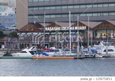 長崎出島ワーフとクルーザー 13975851