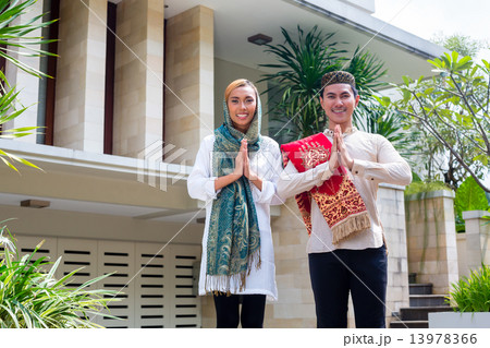Asian Muslim couple wearing traditional dress Asian Muslim couple wearing traditional dress 13978366
