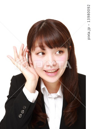聞き返すビジネスウーマン 13980092