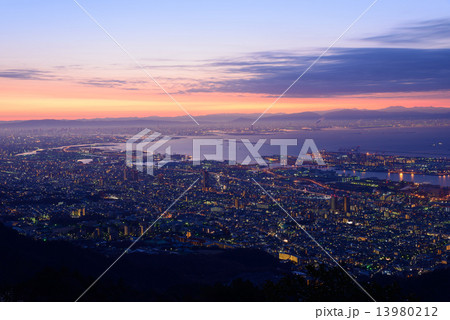 大阪・神戸の夜景　摩耶山掬星台からの眺め 13980212