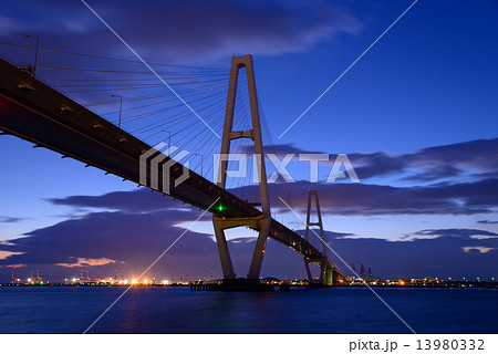 愛知 名古屋 夕暮れ時の名港トリトンと名古屋港 愛知 名古屋 夕暮れ時の名港トリトンと名古屋港 13980332