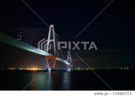 愛知　名古屋　夕暮れ時の名港トリトンと名古屋港 13980353