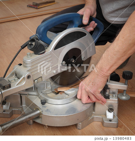 Laminate flooring of room, batten cuting 13980483