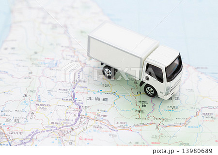 トラックと北海道の地図 トラックと北海道の地図 13980689