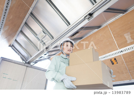 strong woman 13983789